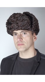 Tamsiai rudo karakulio kailio rusiško modelio kepurė
